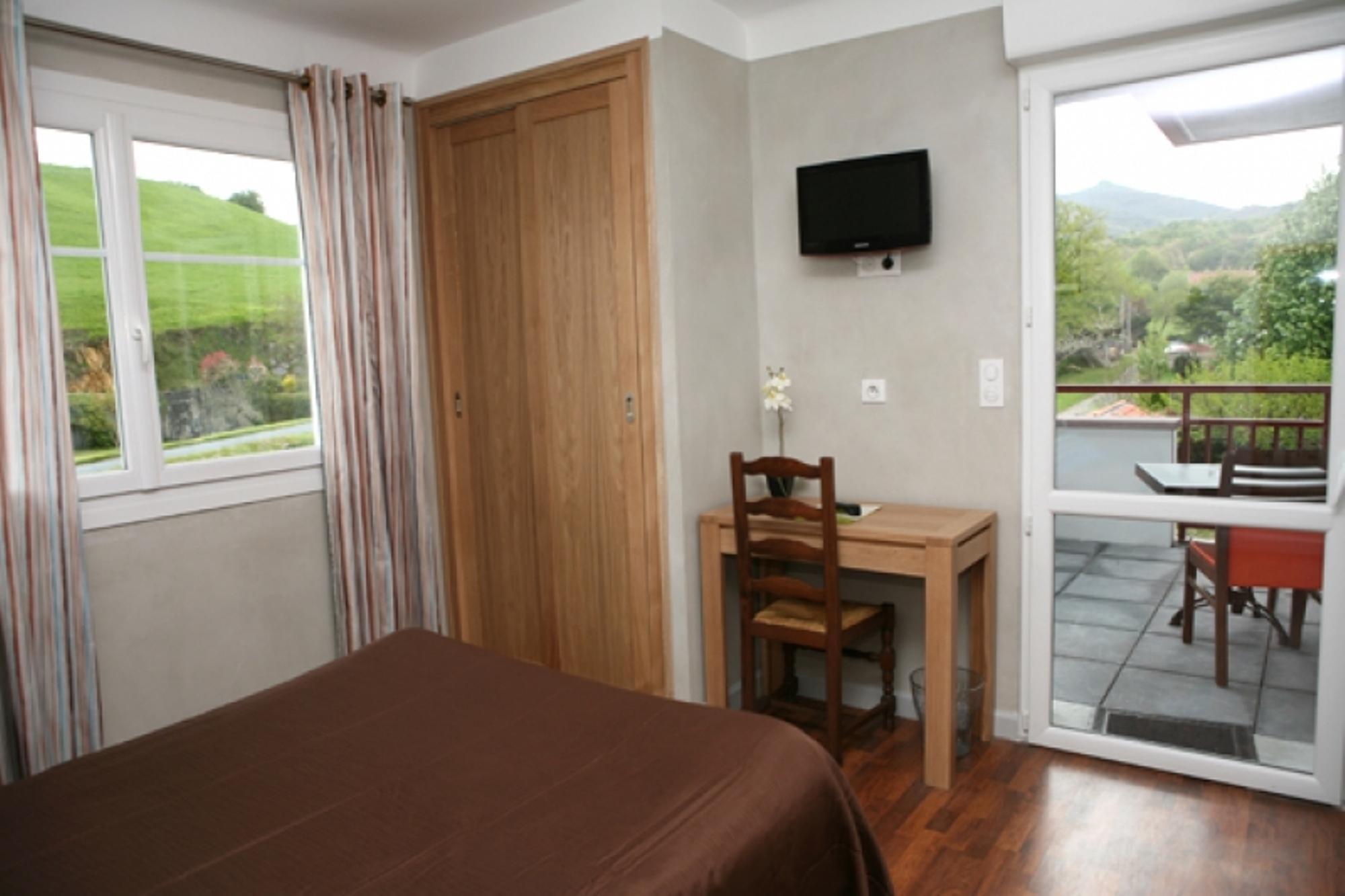 Logis Hotel Ur-Hegian Эноа Экстерьер фото