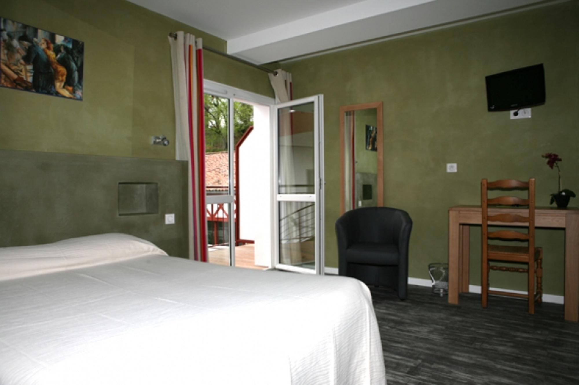 Logis Hotel Ur-Hegian Эноа Экстерьер фото