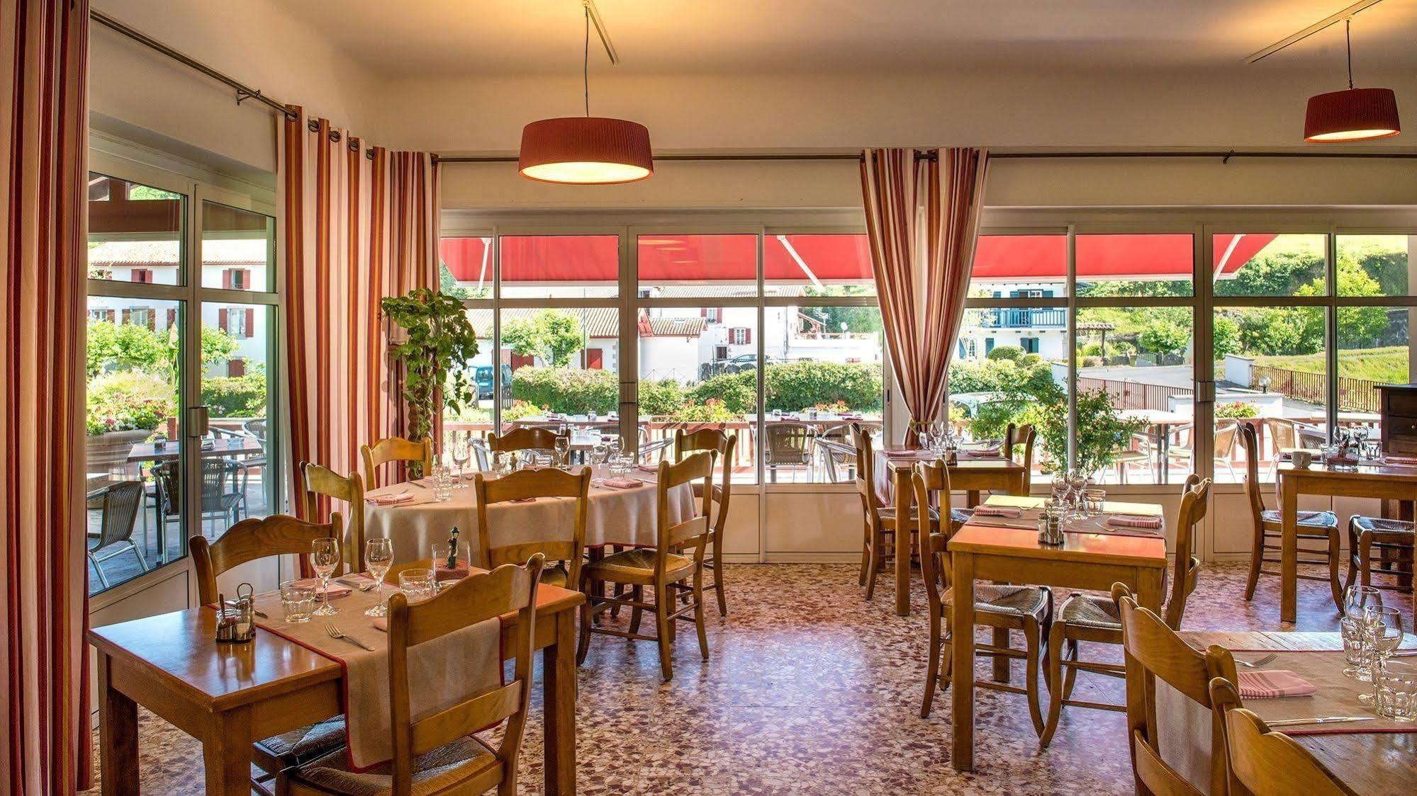 Logis Hotel Ur-Hegian Эноа Экстерьер фото