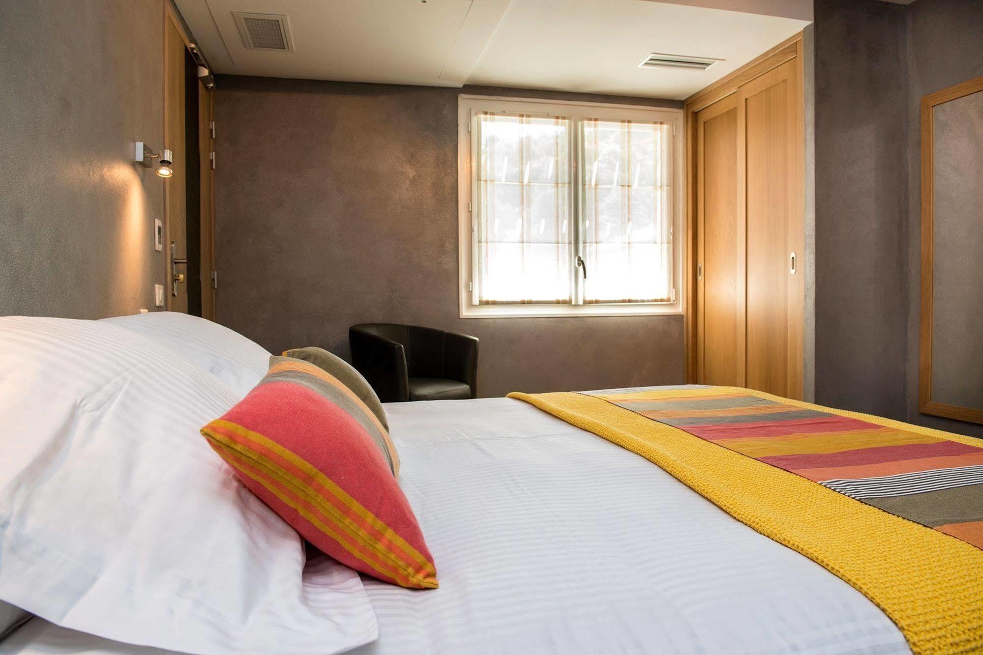 Logis Hotel Ur-Hegian Эноа Экстерьер фото