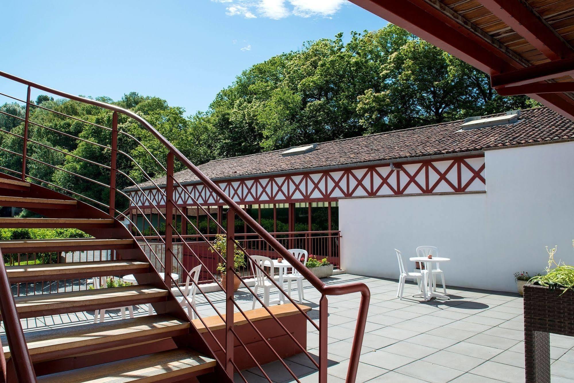 Logis Hotel Ur-Hegian Эноа Экстерьер фото
