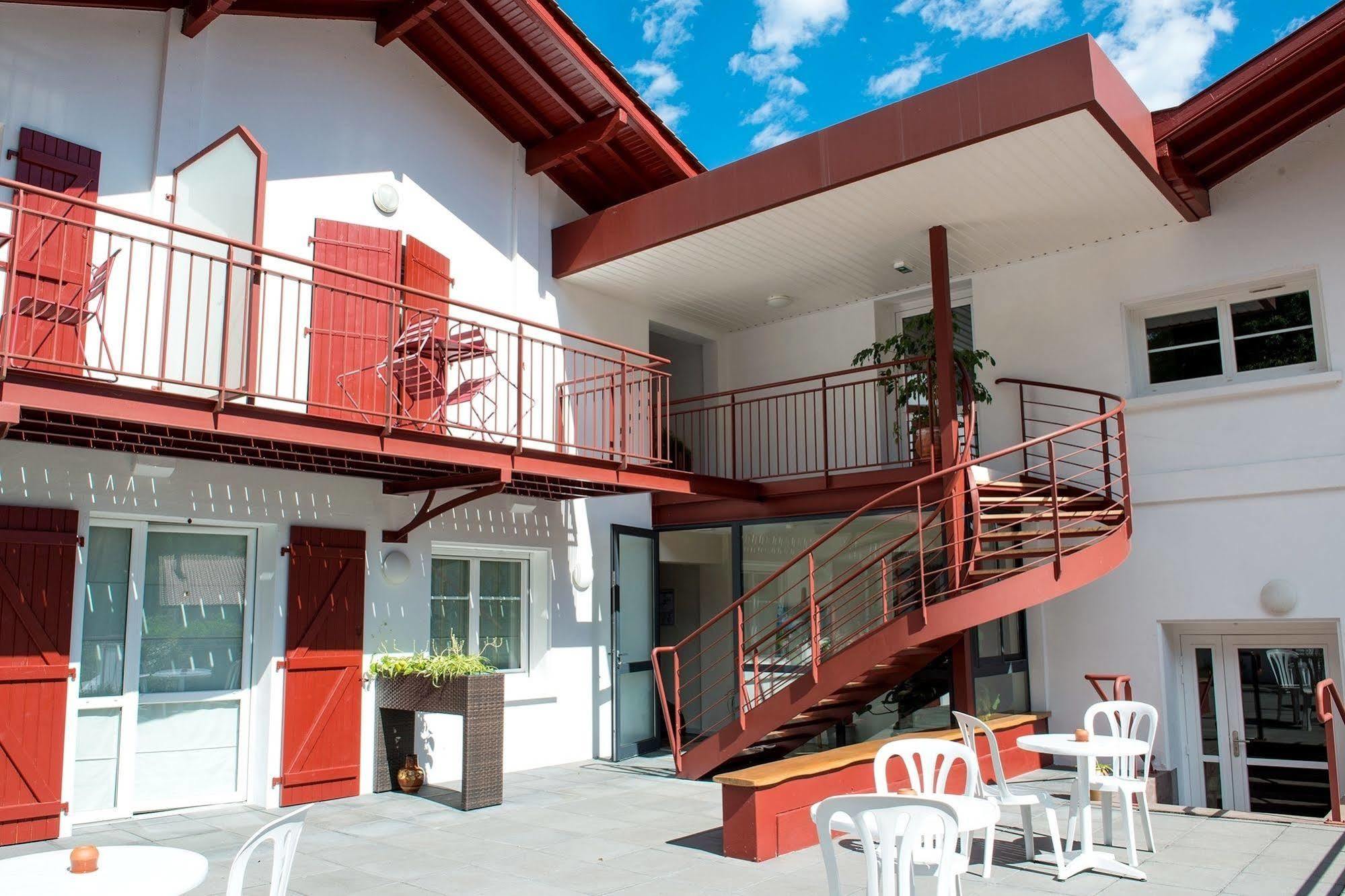 Logis Hotel Ur-Hegian Эноа Экстерьер фото